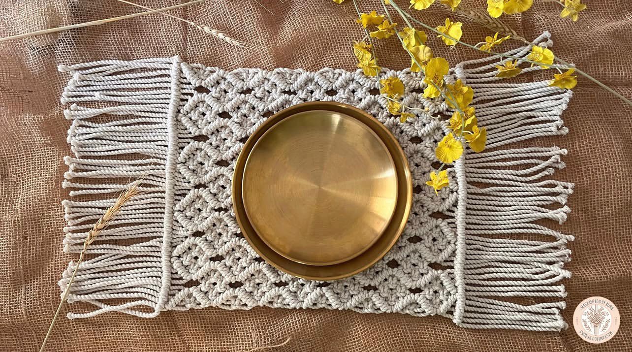 Macramerou Royal Table Runner